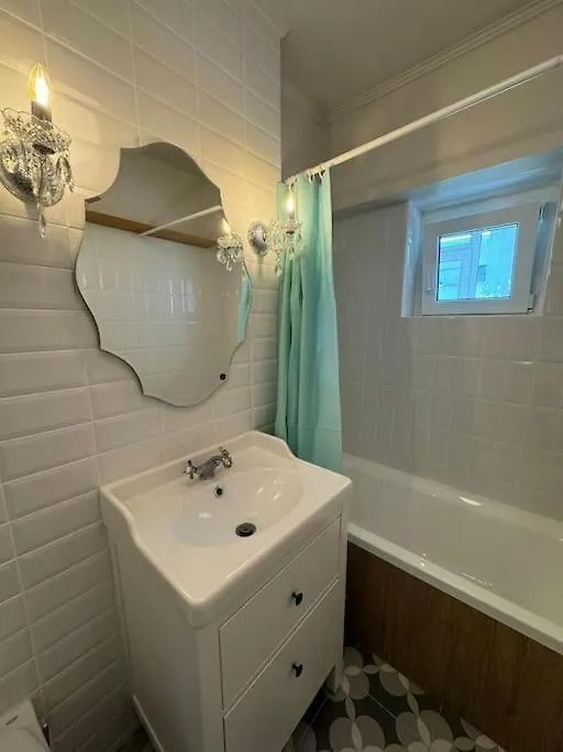 Luxury Studio Near University Square Bucharest Apartment